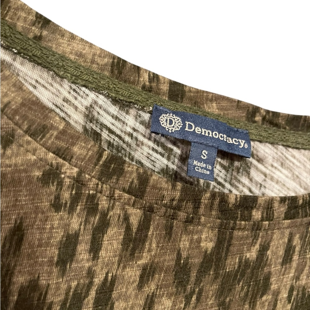 Democracy Green Printed Tee with Twist Front - Picture 3 of 3